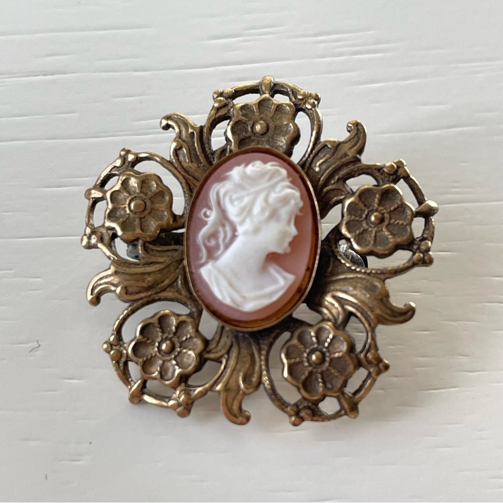 Vintage/antique cameo brooch pin goldtone floral setting romantic cottagecore - Picture 6 of 11